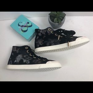 Tretorn high top shoes